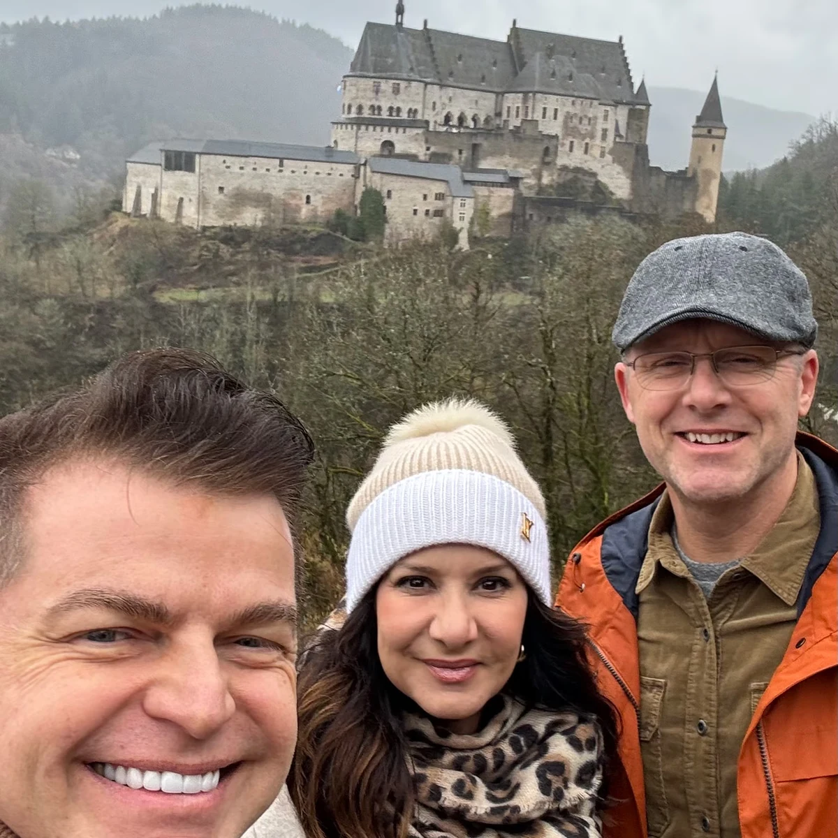 Guests and guide taking a selfie with Vianden Castle in the background