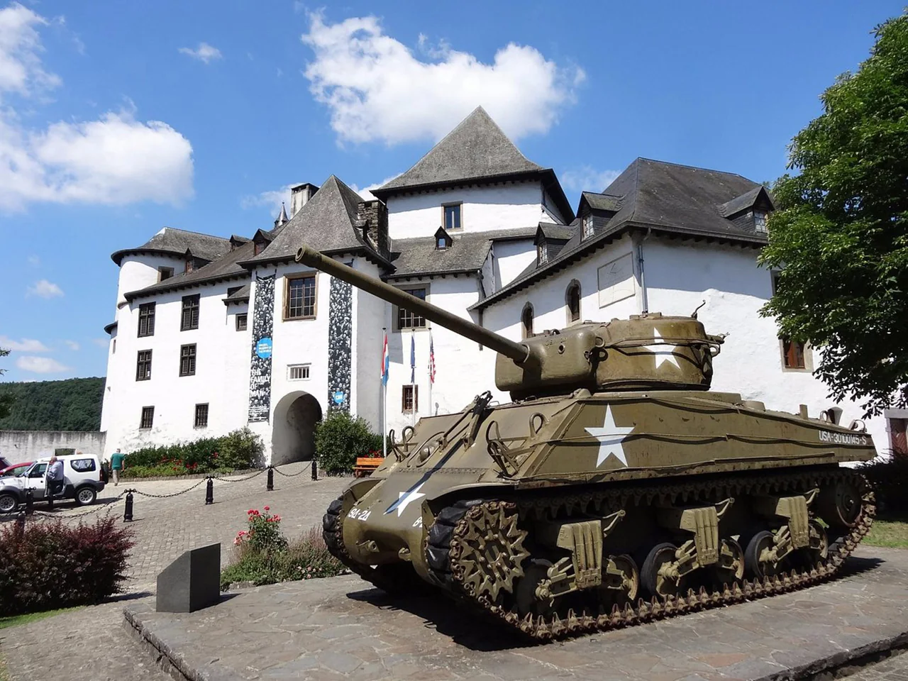 Clervaux castle with a WWII tank during a private history tour